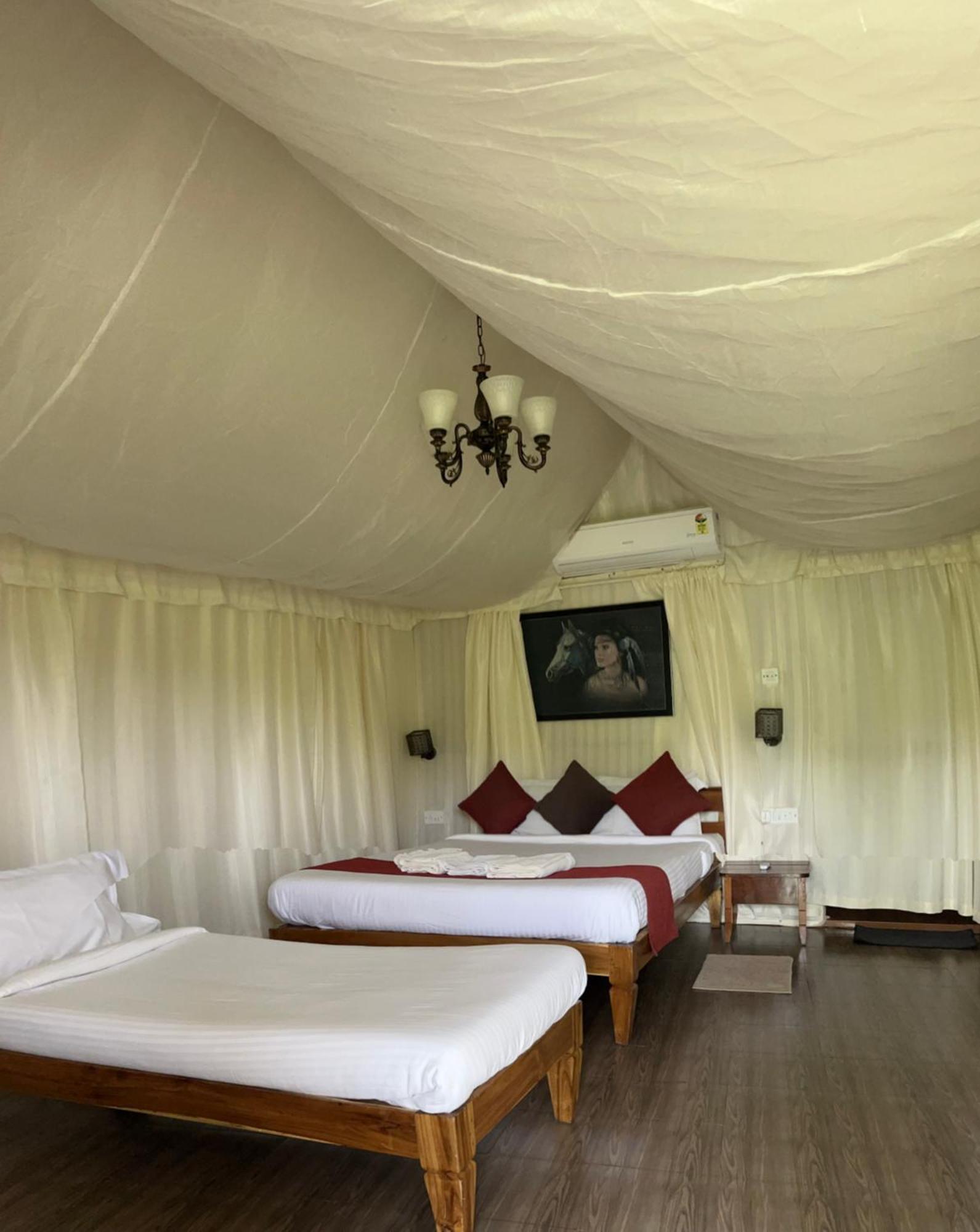 Hotel Wilderness Jungle Camp à Malavalli Extérieur photo